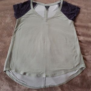 Torrid tee w/lace sleeves (size is 00)